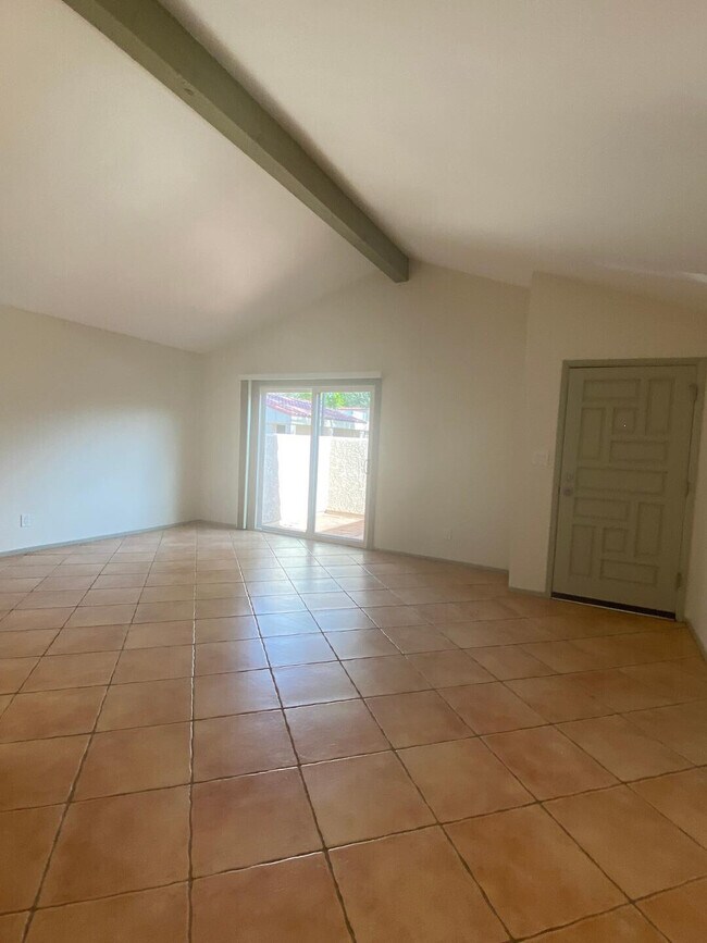 Foto del edificio - 6350 N 78th St