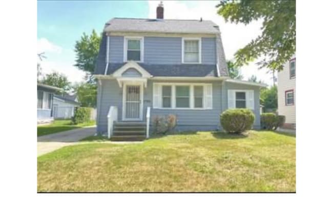 Photo - 17100 Maple Heights Blvd House