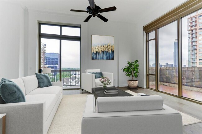 Foto del edificio - 2211 Briarglen Dr