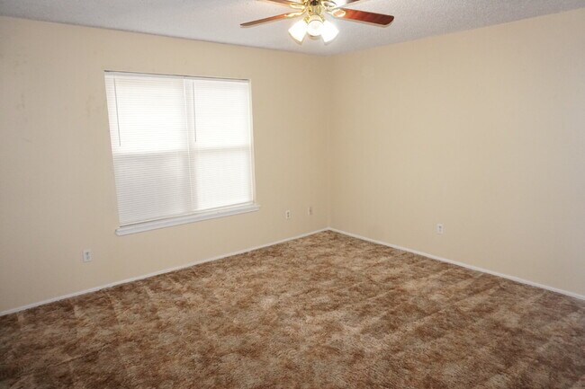 Foto del edificio - Duplex Located Just Off S. Loop Conveniently Located Near Many Restaurants, Shopping Mall / Outle...