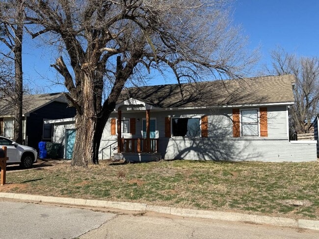 Beautifully Remodeled 2 Bed | 1 Bath | 1-Car Garage on Large Lot - Beautifully Remodeled 2 Bed | 1 Bath | 1-Car Garage on Large Lot House