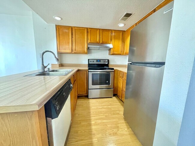 Foto del edificio - Cozy 2 Bedroom 2.5 Bathroom In The Heart of ABQ!
