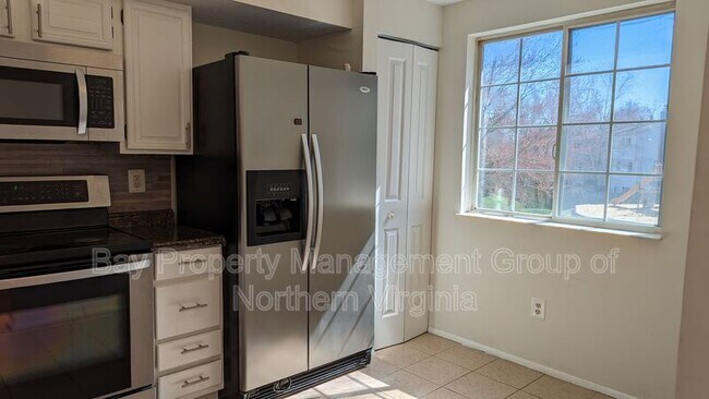 Building Photo - 6852 Heatherway Ct