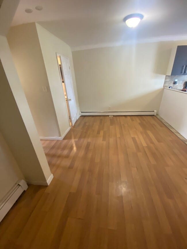 Building Photo - 158 Alexander St