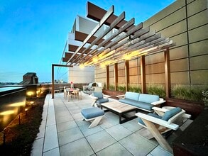Building Photo - 100 Lovejoy Wharf