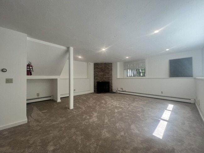 Building Photo - 18 Pioneer Point