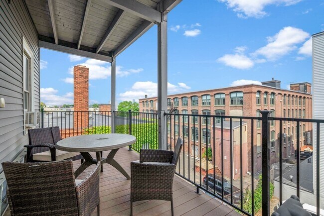 Foto del edificio - 718 E 2nd St