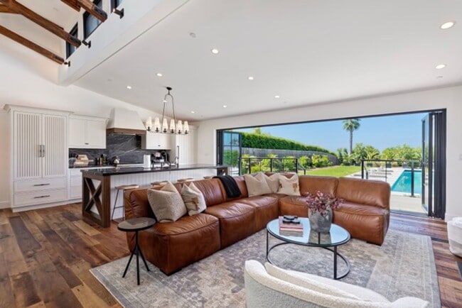 Building Photo - Modern Farmhouse with Pool