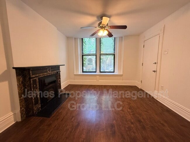 Building Photo - 835 N Paulina St