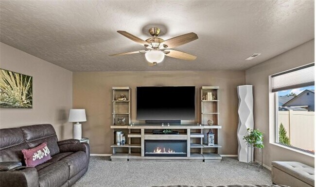 Foto del edificio - Beautiful Home near Meridian High School