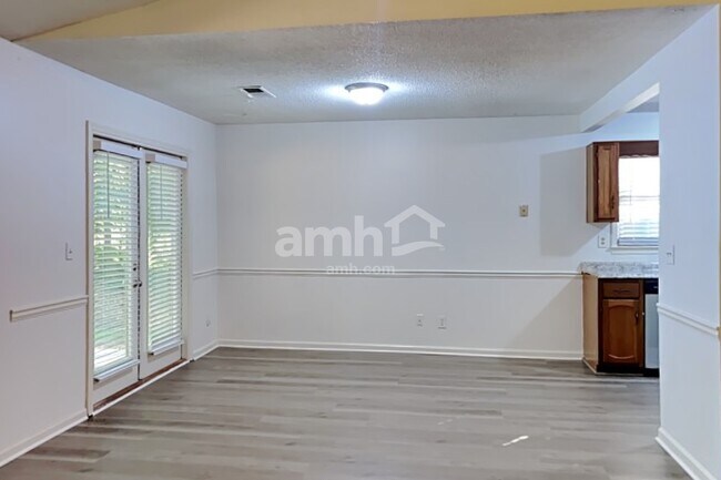 Foto del edificio - 2442 Country Lake Ln