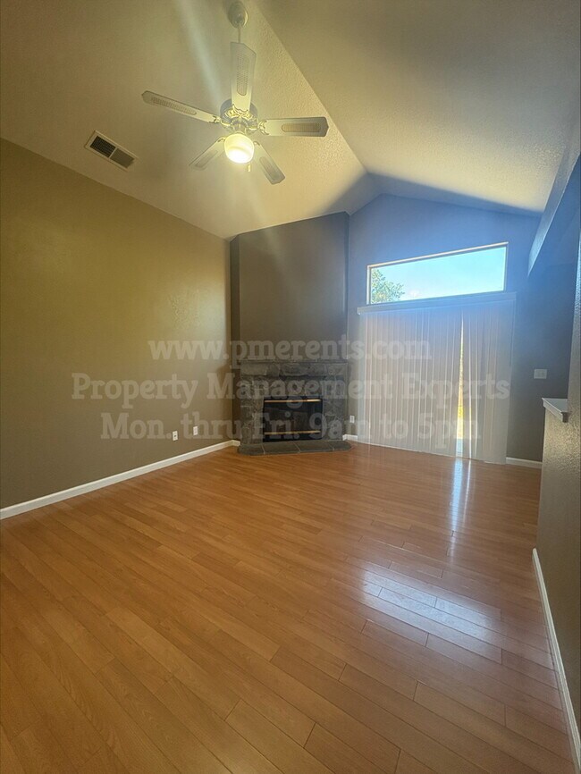 Foto del edificio - 795 Long Barn Dr