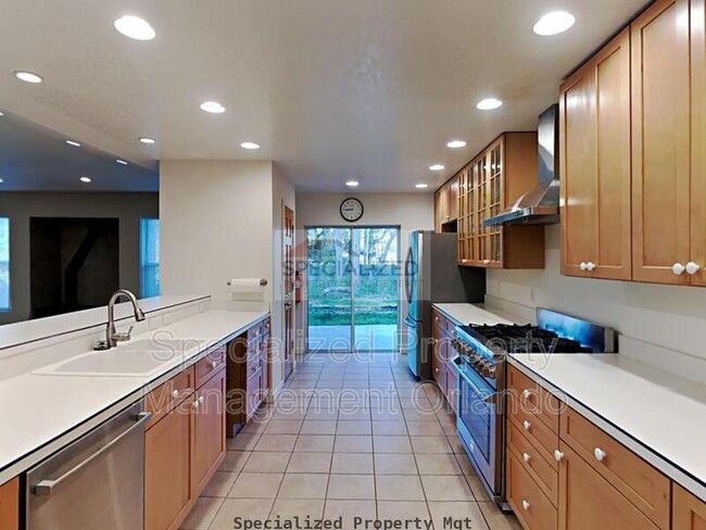Building Photo - 953 Red Fox Rd