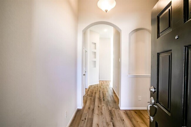 Foto del edificio - 244 Clear Frk Lp