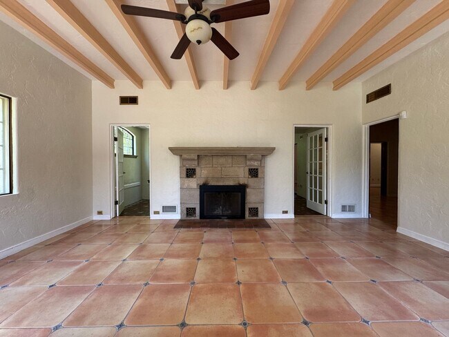 Foto del edificio - 3 Bed 2 Bath Home in Golfview