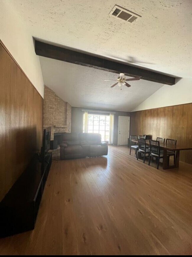 Building Photo - 3119 Jenny Dr