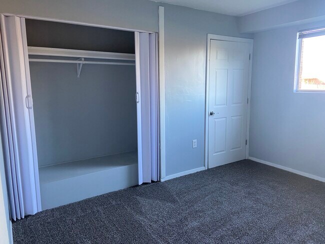 Building Photo - 1145 Carriage Cir
