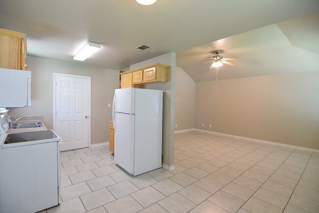 Building Photo - 712 Dunbar Rd
