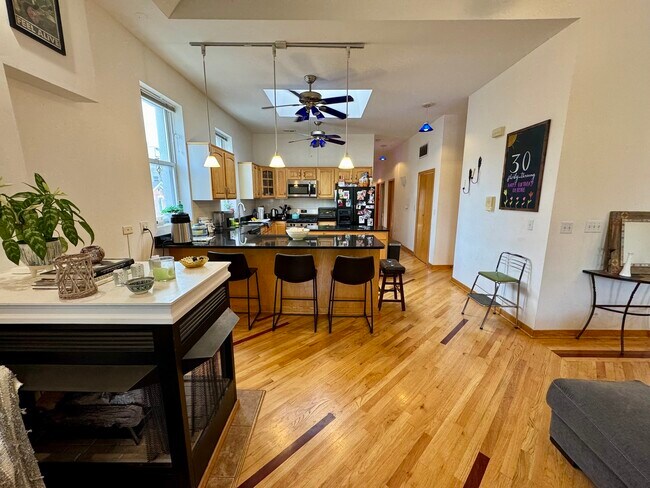 Foto del edificio - 1000 N Wood St