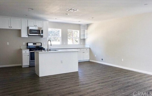 Primary Photo - 111 W Valencia Dr