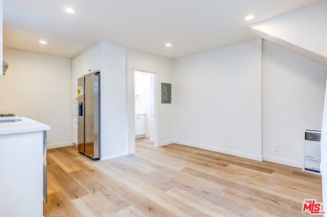 Foto del edificio - 615-615 1/2 E Sunset Ave