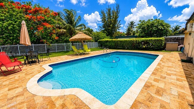 Foto del edificio - 9101 SW 16th St
