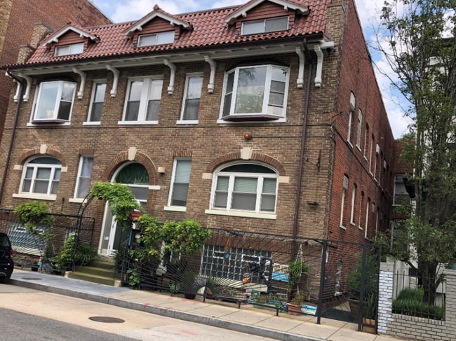 Building Photo - 1315 Park Rd NW