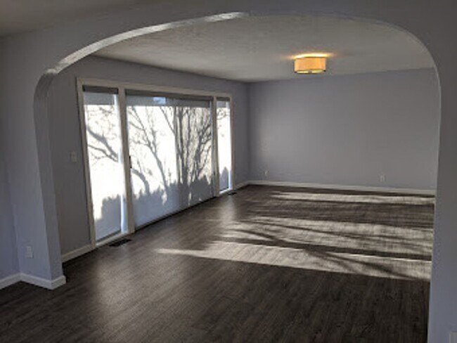 Foto del edificio - Updated 3-Bedroom, 2.5-Bath Home ~ Solid S...