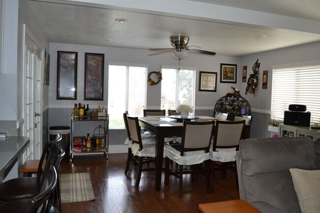 Building Photo - HOME WITH VIEW CORONA