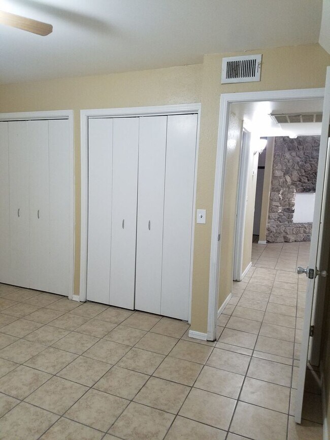 Building Photo - 2 Bedroom, 1.5 Bathroom 1st Floor Condo wi...
