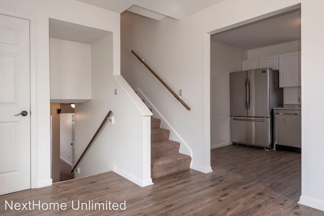 Primary Photo - 6 br, 3 bath House - 540 W 12th St.