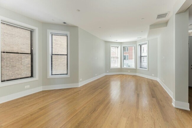Building Photo - 3525 N Wilton Ave