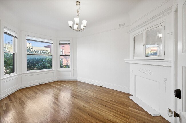 Foto del edificio - OPEN HOUSE:Tuesday(3/5)6pm-6:15pm Classic ...