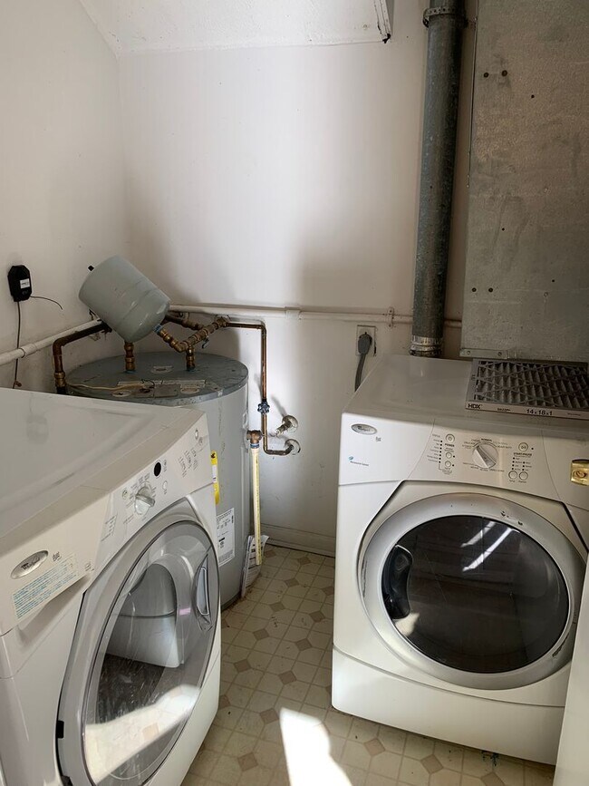 Foto del edificio - An Adorable, Full of Surprises, Townhome!!...