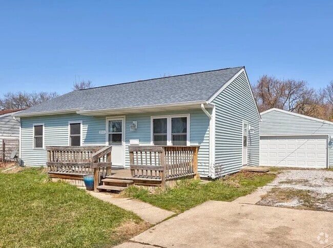 Building Photo - 2511 Needham St