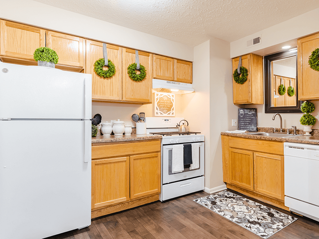 Fully equipped kitchen - Park on Center