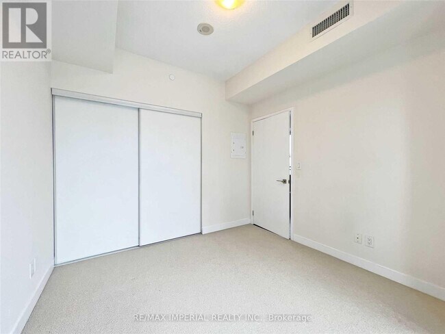 Building Photo - 510 Curran Place