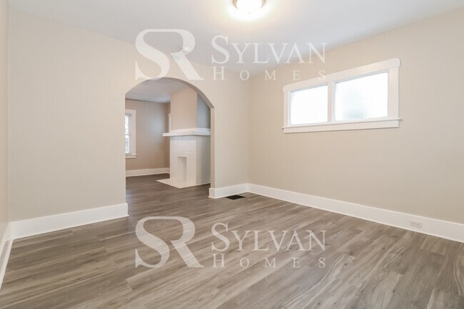 Building Photo - Welcome home to this lovely 3 bedroom, 1 b...