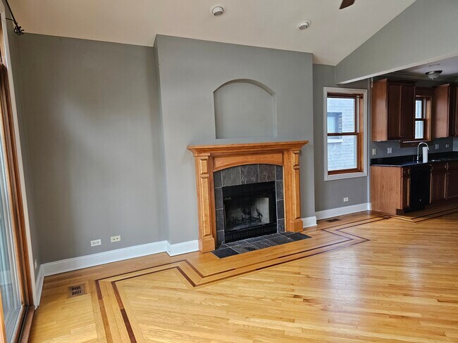 Sala de estar. - 4933 N Winthrop Ave