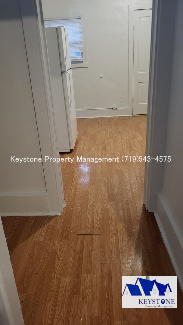 Foto del edificio - $350 OFF Move-In Special! ALL UTILITIES INCLUDED! Studio Apartment w/ Private Entrance! $700/$700