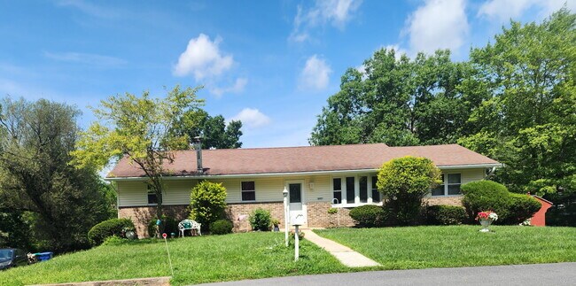 Foto del edificio - 4902 Creek Dr