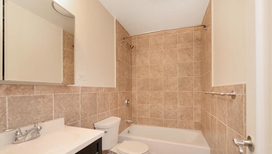 Baño - 167 E 61st St