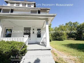 Building Photo - 124 Wroe Ave