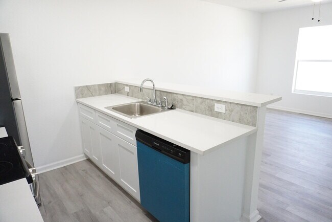 Building Photo - 1181 W 28th St