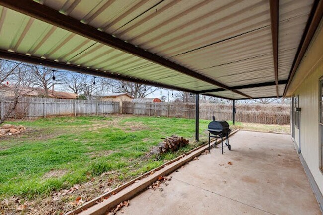 Foto del edificio - 400 N River Oaks Dr