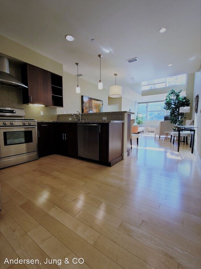 Building Photo - 3 br, 3 bath House - 690 Spruce St #201,