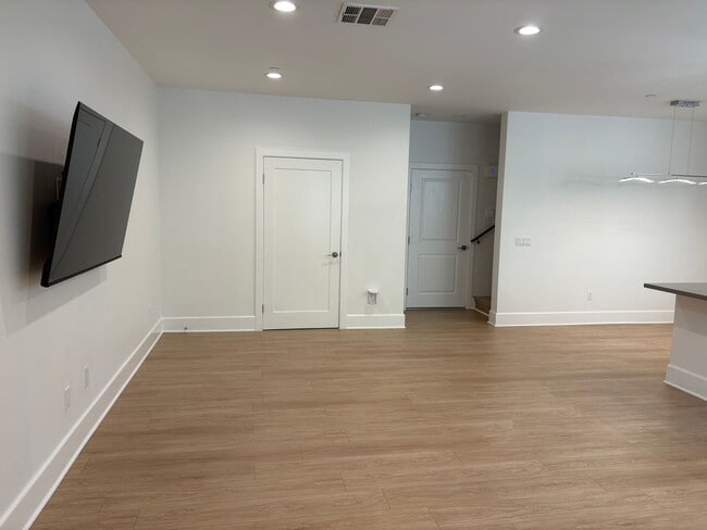 Foto del edificio - Luxury 3+3 Townhome in prestigious Crescen...