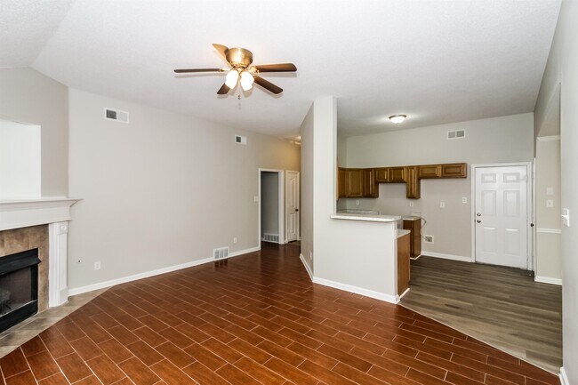Foto del edificio - 1109 Cross Meadow Rd
