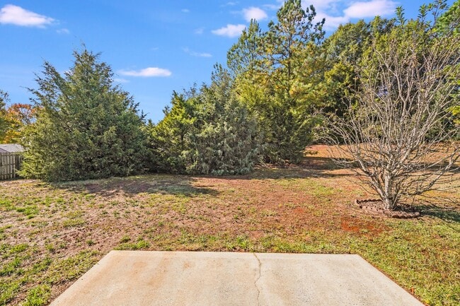 Building Photo - Updated 3-Bedroom with Private Backyard, F...