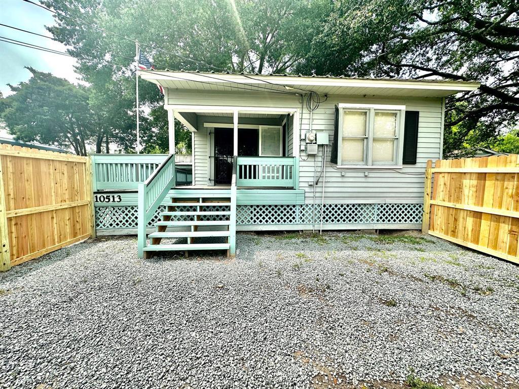 Primary Photo - 10513 Peach St